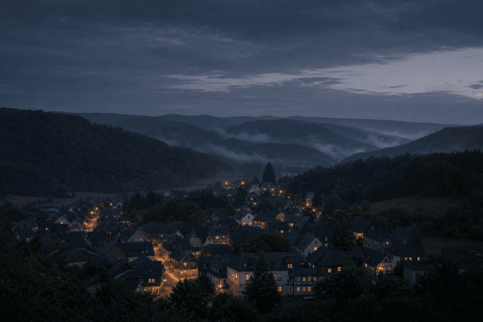 Hunsrücker Dorf bei Abendlicht